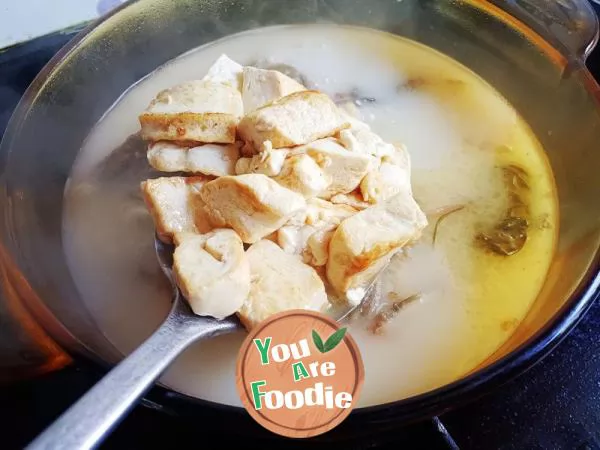 Tofu green fish head soup