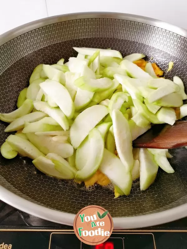 Rice with egg and towel gourd soup