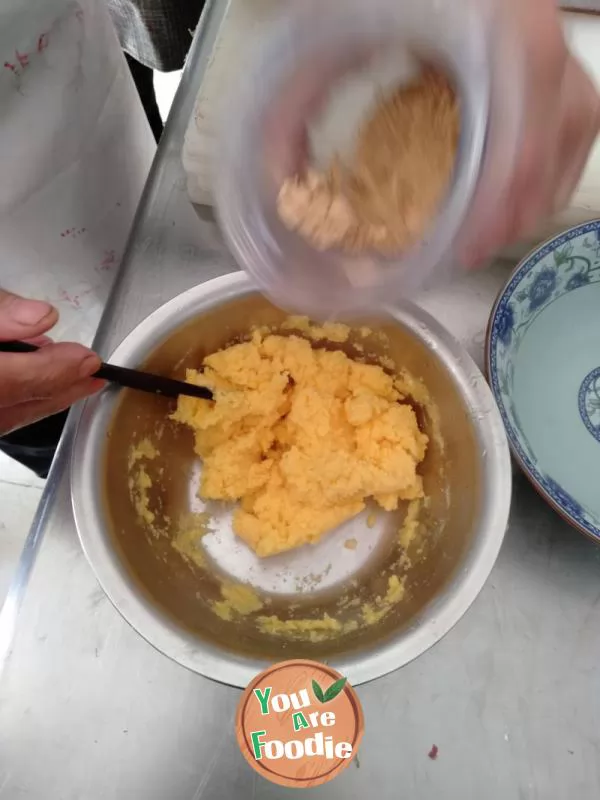 Preparation method of corn flour