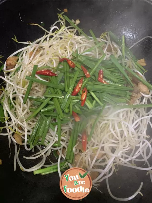 The bean sprouts are so crispy that they don't make soup