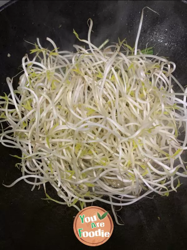 The bean sprouts are so crispy that they don't make soup