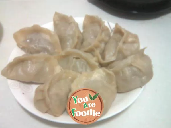 Steamed-dumplings-with-pickled-cabbage-and-pork-stuffing