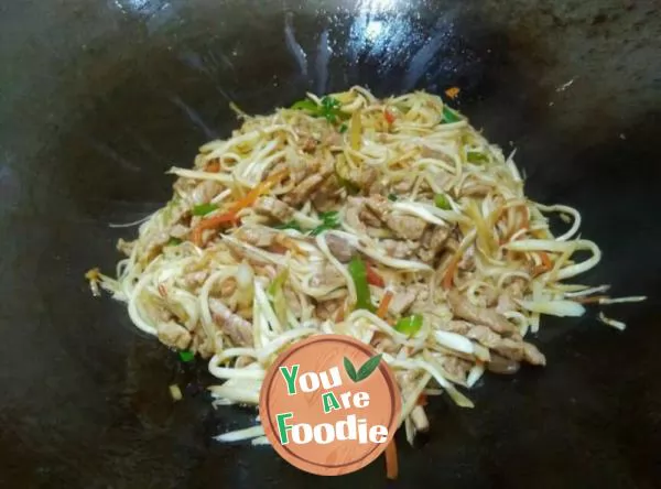 Fried shredded pork with water bamboo