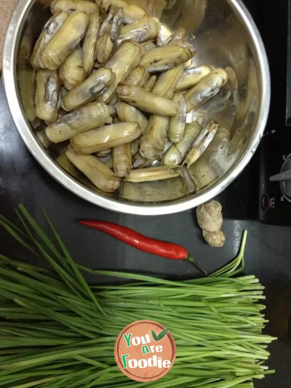 Fried razor clam with leek