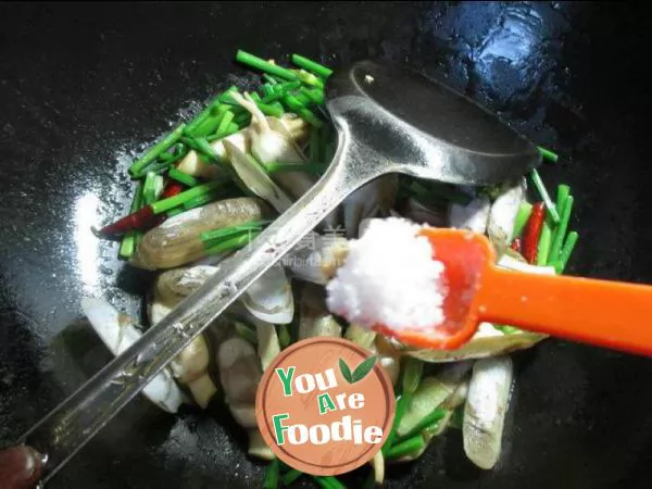 Fried razor clam with leek flower