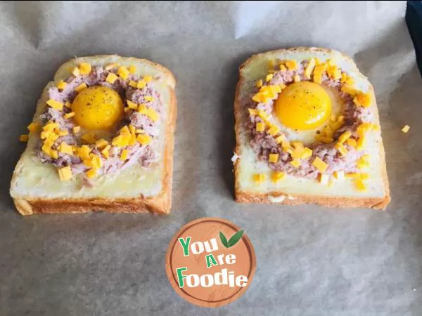 Tuna sun egg toast