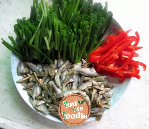 Fried dried river fish with leeks