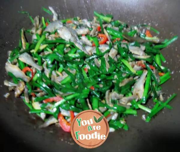 Fried dried river fish with leeks