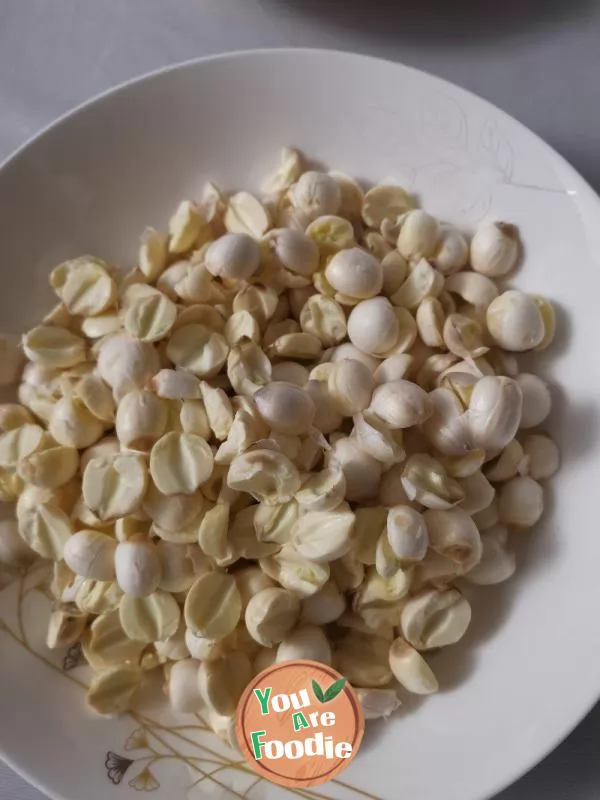 Stir fried green and red peppers with lotus seeds