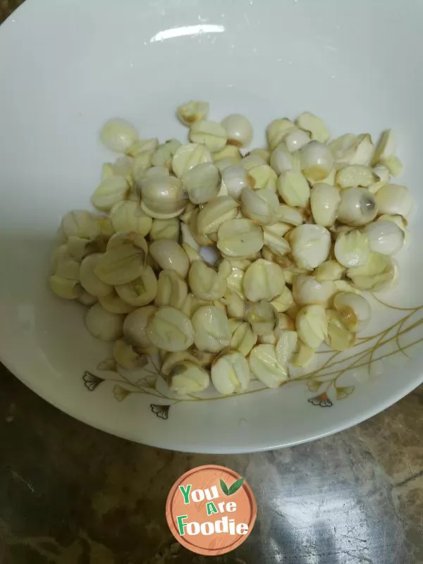 Stir fried green and red peppers with lotus seeds