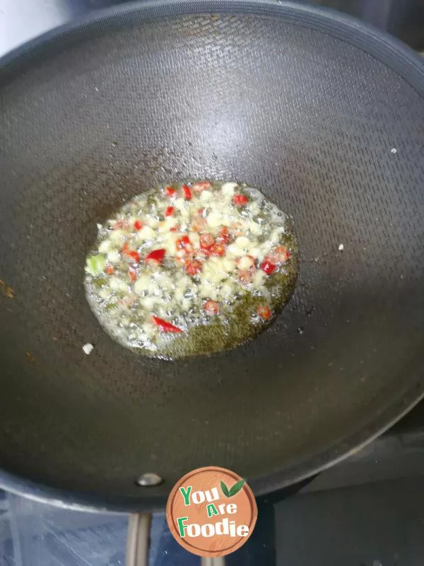 Stir fried green and red peppers with lotus seeds