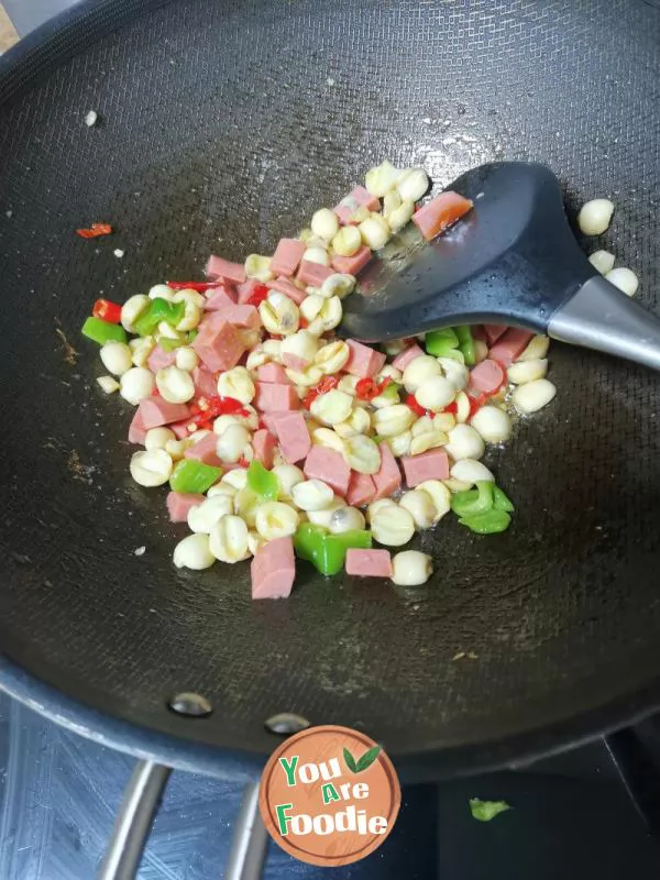 Stir fried green and red peppers with lotus seeds