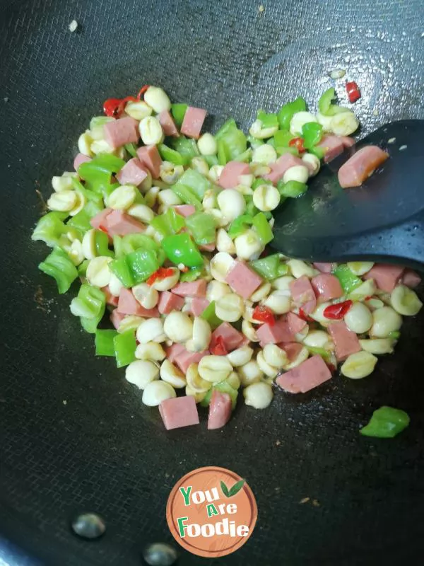 Stir fried green and red peppers with lotus seeds