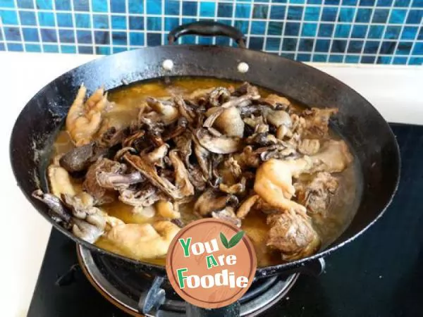 Stewed chicken with mushrooms