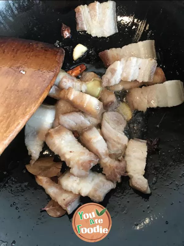 Braised streaky pork in brown sauce