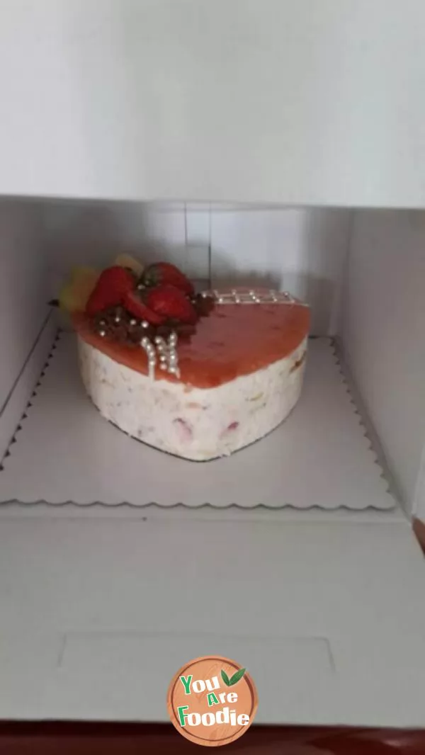 6 inch strawberry mousse cake