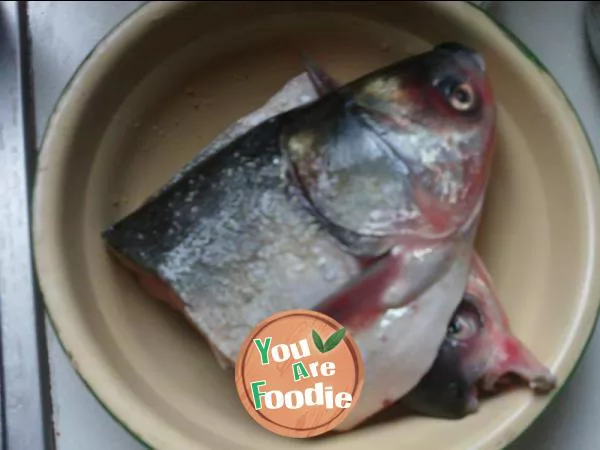 Hot and sour fish head soup