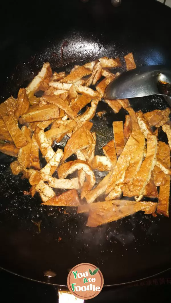 Stir fried coriander with marinated tofu skin