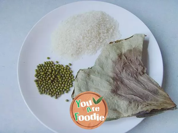 Lotus leaf mung bean porridge