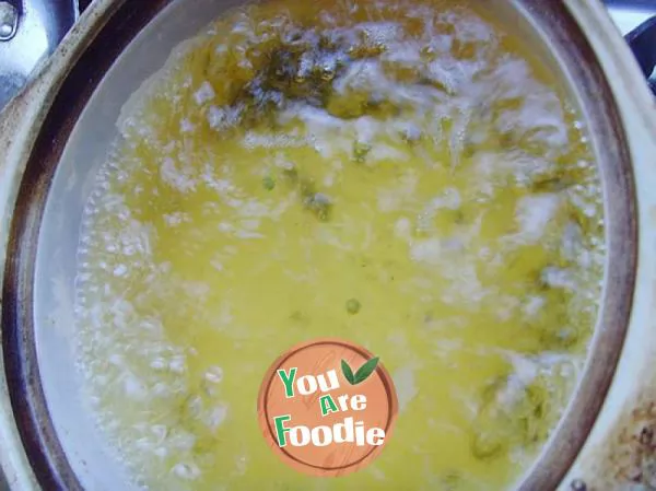 Lotus leaf mung bean porridge
