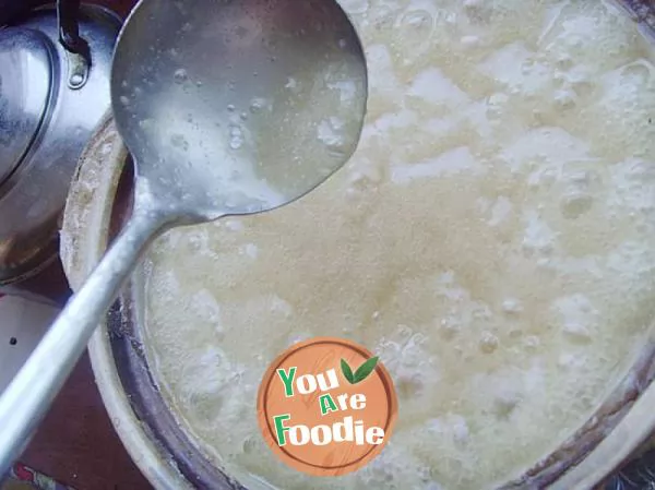 Lotus leaf mung bean porridge