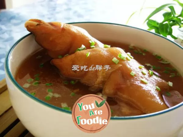 Jujube, soybean and pig's Trotter soup