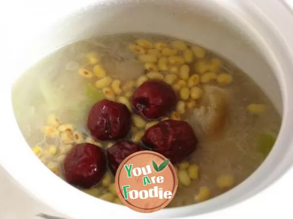 Jujube, soybean and pig's Trotter soup