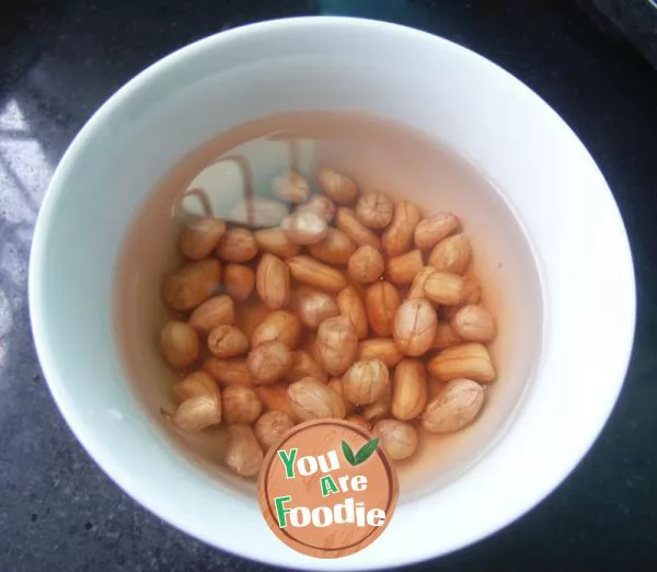 Stewed peanuts with milk