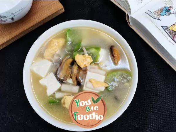 Sponge gourd, tofu, egg, mushroom and mussel soup