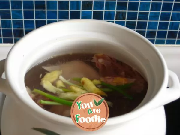 Bamboo fungus stupid chicken soup