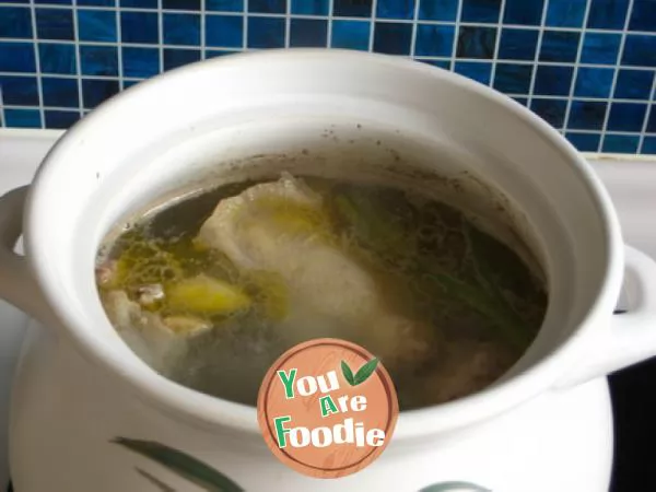 Bamboo fungus stupid chicken soup