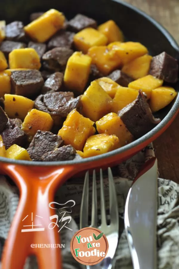 Diced beef with mango