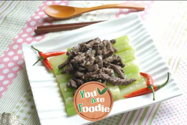 Stir fried beef fillet with lettuce