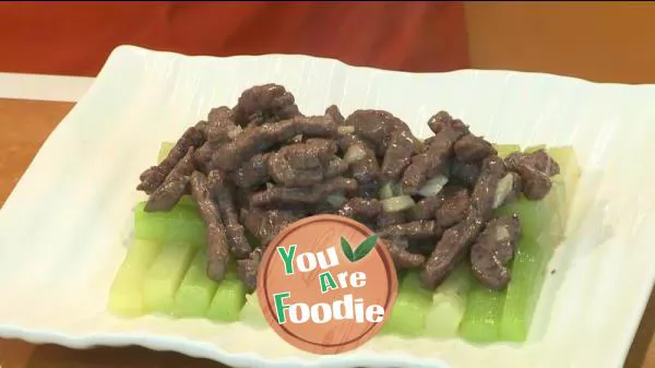 Stir fried beef fillet with lettuce