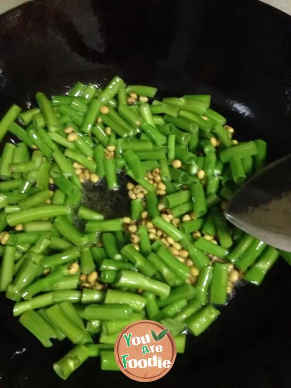 Fried soybean with cabbage