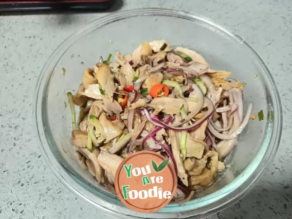 Shredded chicken with cold sauce