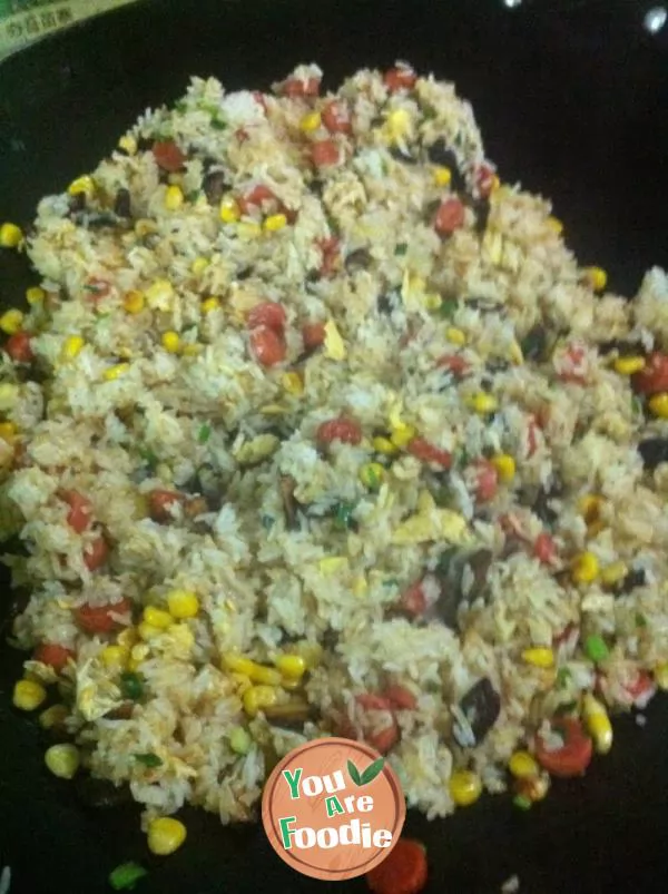 Fried rice with corn and mushroom