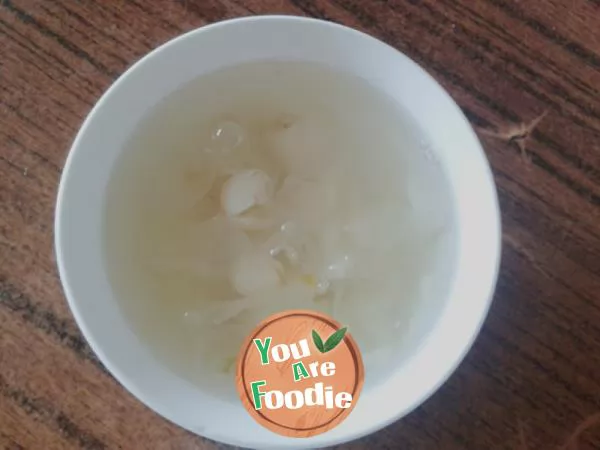 Rock sugar tremella lotus seed soup