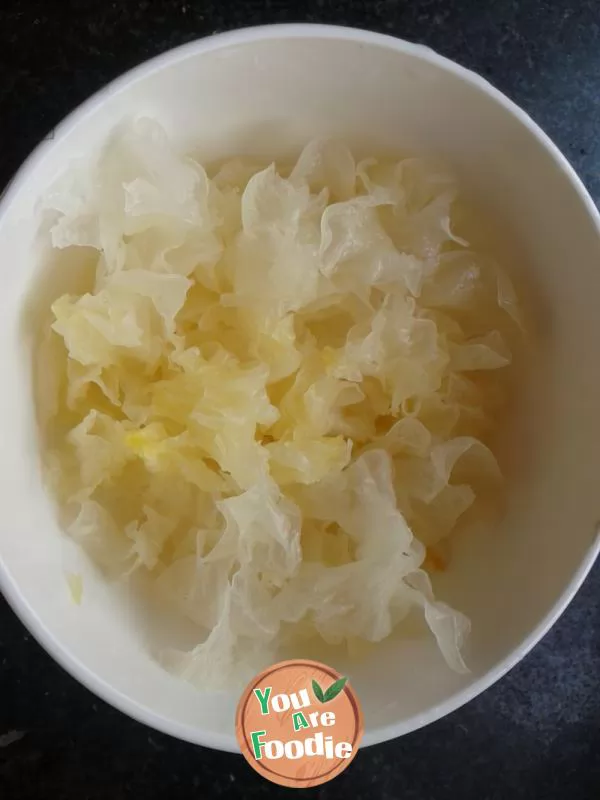 Rock sugar tremella lotus seed soup