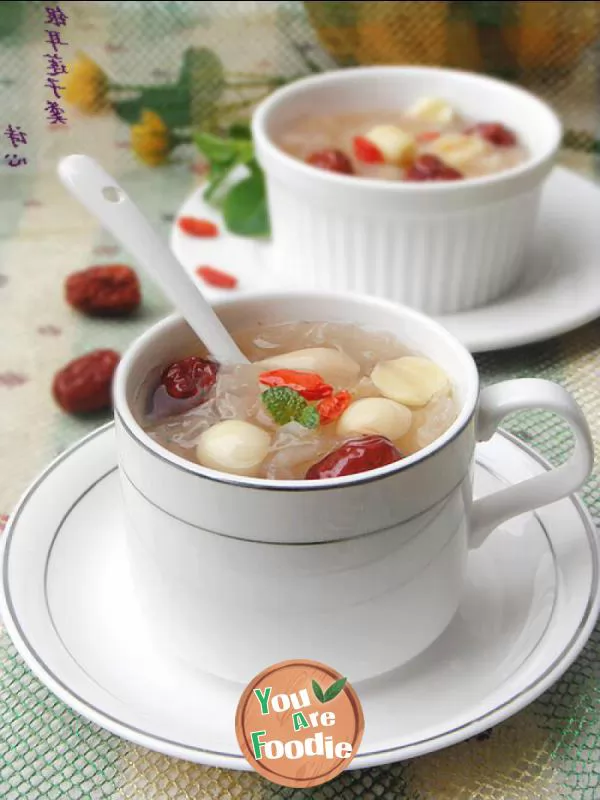 Beauty care -- rock sugar tremella lotus seed soup