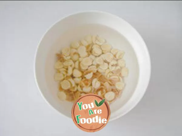 Beauty care -- rock sugar tremella lotus seed soup