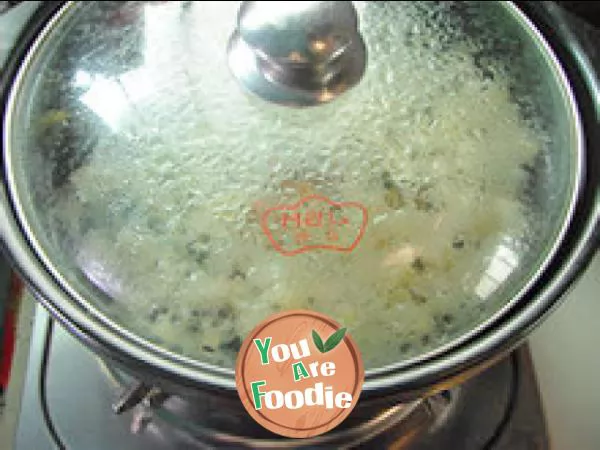 Beauty care -- rock sugar tremella lotus seed soup