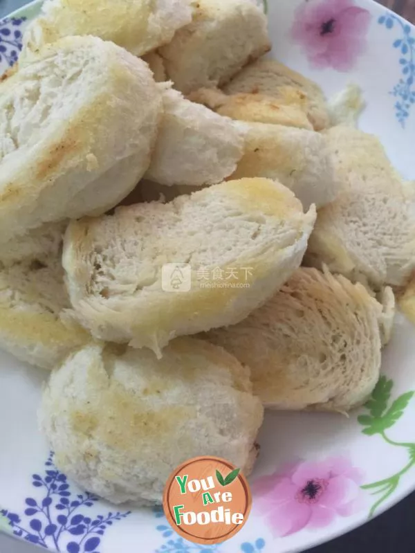 Fried steamed bread with butter and pickled Chinese toon