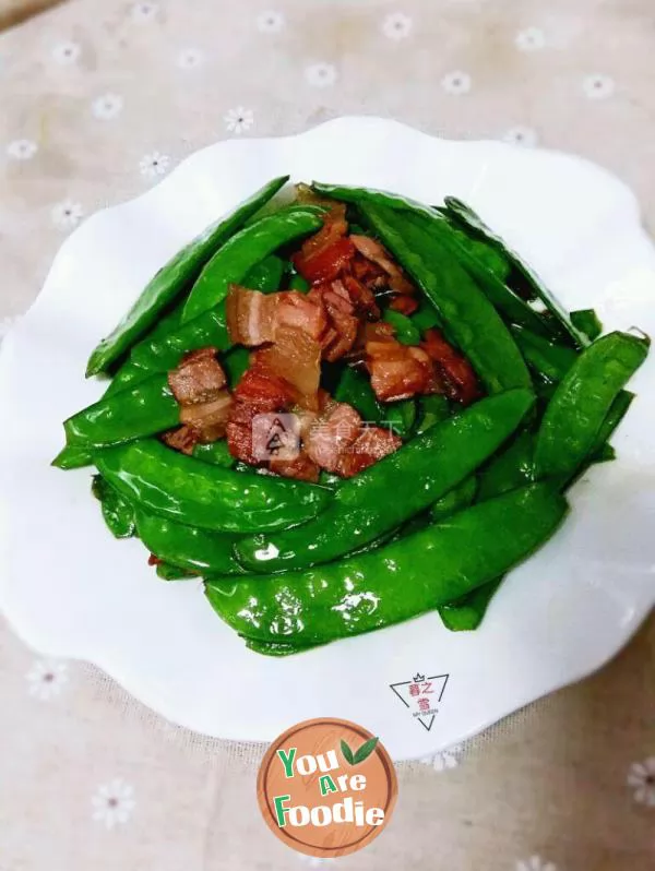 Fried lotus beans with crispy bacon