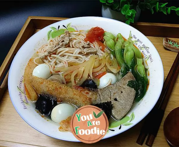 Boiled-noodles-with-nine-delicacies