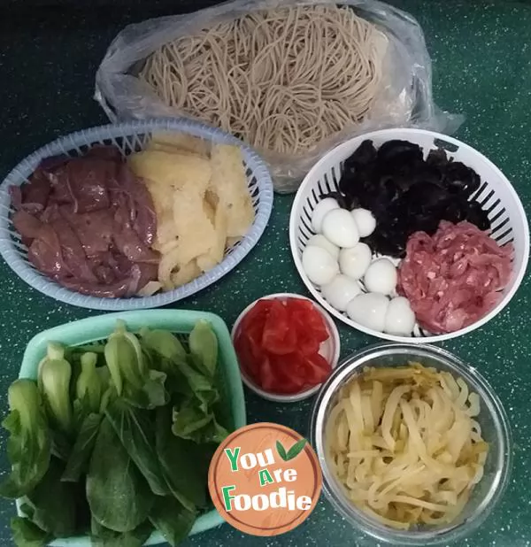 Boiled noodles with nine delicacies