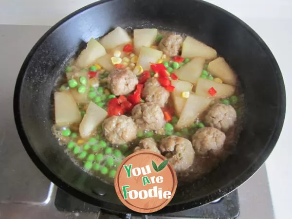 Braised potato balls with mixed vegetables and white gourd