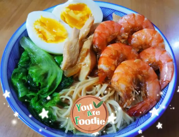 Long-life-noodles-with-fresh-shrimp