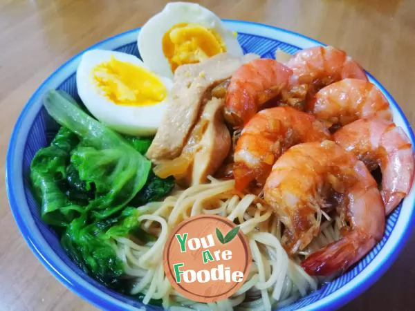 Long life noodles with fresh shrimp