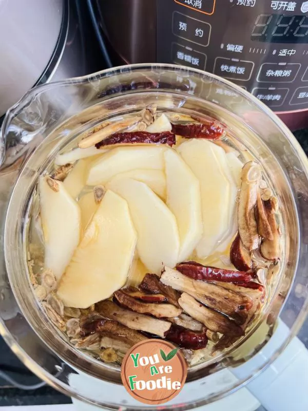 Tea for dispelling cold and dampness, detoxifying and nourishing skin during the dog days | Apple ginger shreds, red dates, Huangqi tea